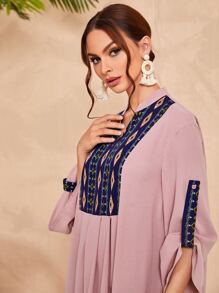 Al Najma 幾何肩部和下擺缺口V領捲邊袖洋裝 - 藕粉色 - 查看 5