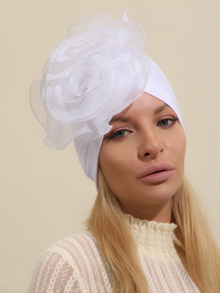 1頂歐美風格時尚頭巾帽,帶有大花朵,優雅純色褶皺帽,舒適的網眼和羽毛裝飾配件,適合茶會、雞尾酒會和婚禮裝飾 - 白色 - 查看 1