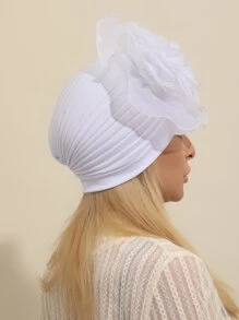 1頂歐美風格時尚頭巾帽,帶有大花朵,優雅純色褶皺帽,舒適的網眼和羽毛裝飾配件,適合茶會、雞尾酒會和婚禮裝飾 - 白色 - 查看 2
