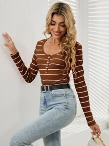 SHEIN Essnce Camiseta con estampado de rayas con botón - Marrón - Ver 4
