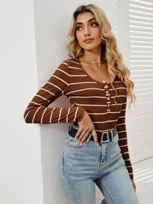 SHEIN Essnce Camiseta con estampado de rayas con botón - Marrón - Ver 6