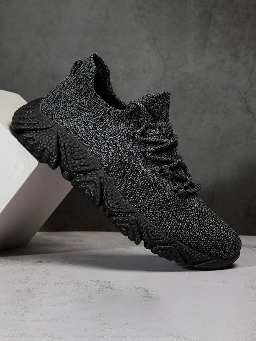 Giày chạy bộ nam màu đen có chi tiết đan, thoáng khí và nhẹ - màu đen - Xem 1