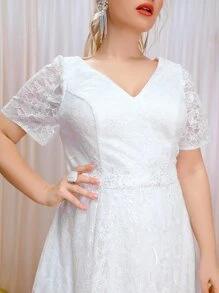 SHEIN Belle Plus V-Back Embroidery Mesh Overlay Guipure Lace Insert Wedding Dress - White - View 3
