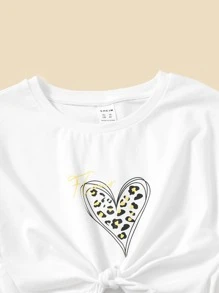 SHEIN Leap Crew Niñas con estampado de corazón Camiseta & de leopardo bajo con fruncido Set falda - Multicolor - Ver 3