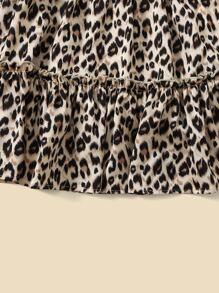SHEIN Leap Crew Niñas con estampado de corazón Camiseta & de leopardo bajo con fruncido Set falda - Multicolor - Ver 4