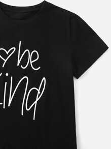 SHEIN Niñas Camiseta con estampado de slogan y corazón - Negro - Ver 3