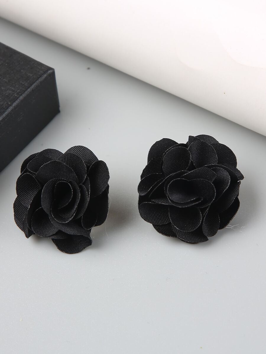 Anting Pejantan Dekorasi Bunga - Hitam - View 1