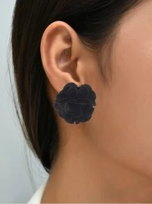 Anting Pejantan Dekorasi Bunga - Hitam - View 4