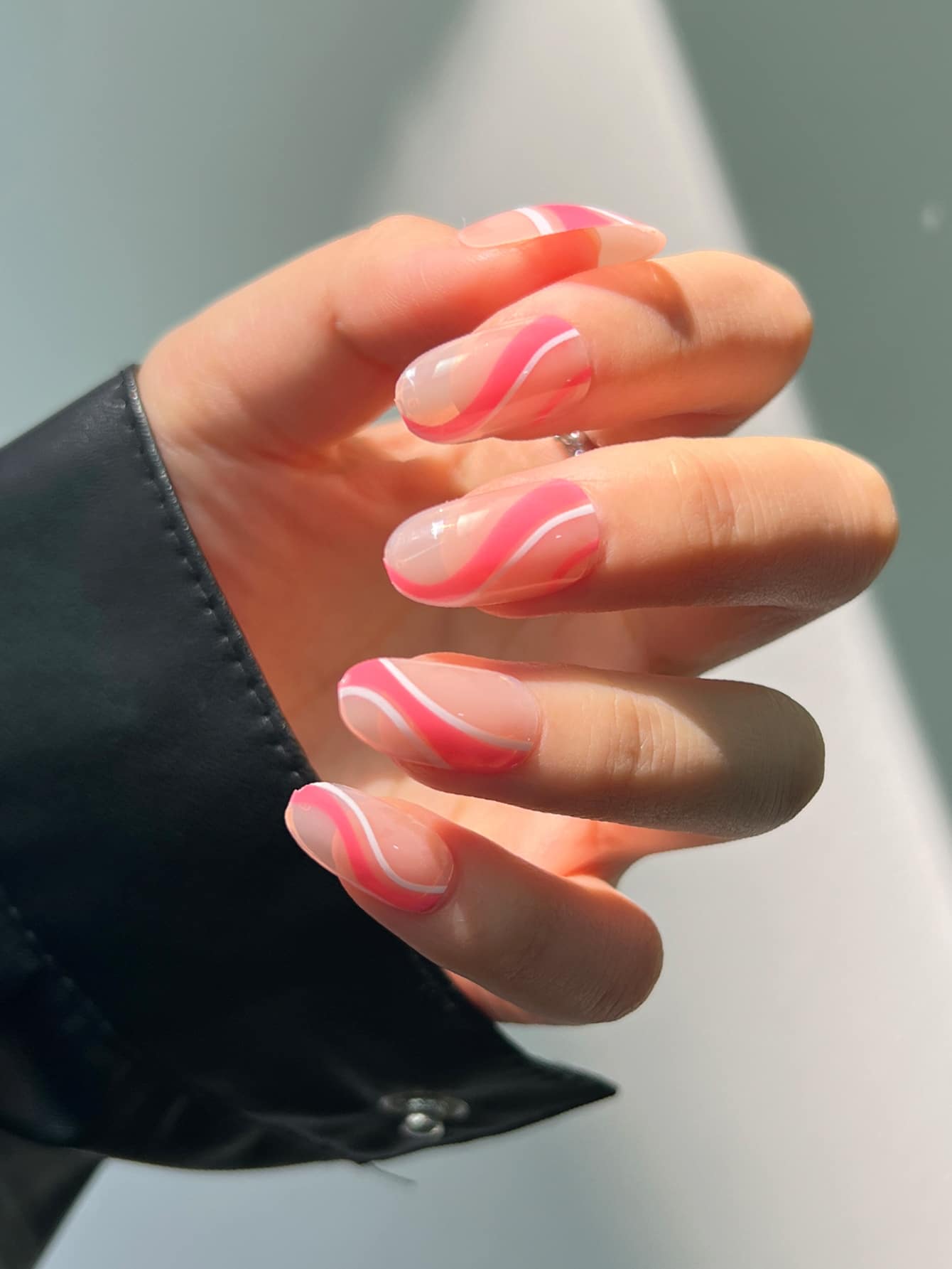 24入組長款橢圓形假指甲和1入組指甲銼和1片果凍膠 - 彩色 - 查看 1