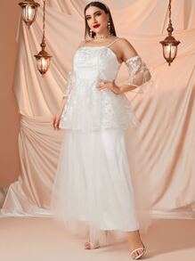 SHEIN Belle Plus Floral Embroidery Mesh Wedding Dress With Arm Sleeve - White - View 3