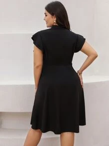 SHEIN LUNE 大碼繫帶領荷葉袖洋裝 - 黑色 - 查看 2