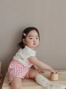 小女童字母和桃子印花T恤和大格紋短褲套裝 - 彩色 - 查看 5