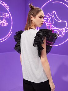 Amy Fitz Art 標語和人物圖案蝴蝶袖上衣 - 淺灰色 - 查看 2