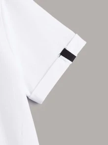 SHEIN 適合年輕男孩，2入組有字母圖形和膠帶細節的T卹