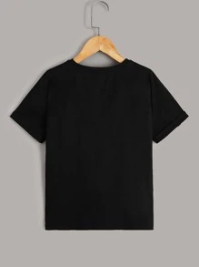 SHEIN 適合年輕男孩，2入組有字母圖形和膠帶細節的T卹