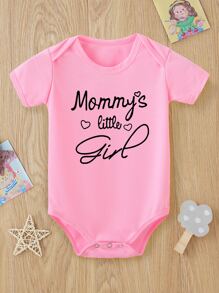 Mono De Bebé Niña Con Gráfico De Corazón Y Letra