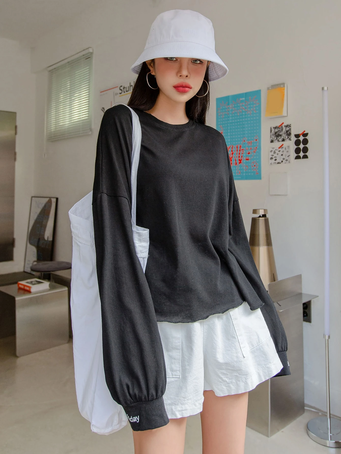 Dazy 文字刺繡 ドロップショルダーtシャツ