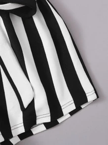 SHEIN VCAY 大碼挖肩上衣和紙袋腰附腰帶短褲套裝 - 黑與白 - 查看 5