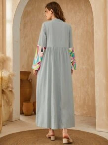 Mulvari Váy Ả Rập Nút phía trước Đồ họa Khiêm tốn - Màu Xám nhạt - Xem 2