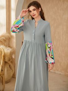 Mulvari Váy Ả Rập Nút phía trước Đồ họa Khiêm tốn - Màu Xám nhạt - Xem 3