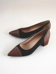 Zapatos de tacón de dos tonos con tacón grueso