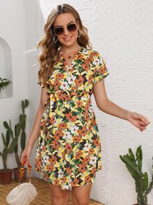 SHEIN 孕婦花卉圖案缺口V領繫腰帶洋裝 - 彩色 - 查看 2