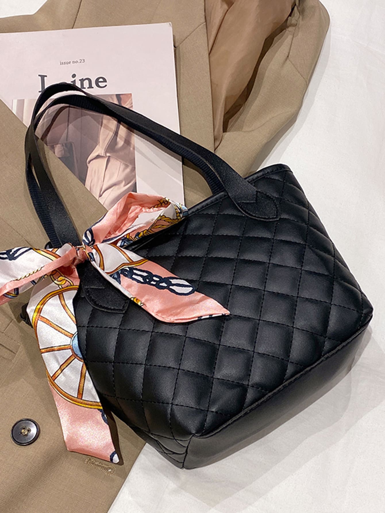 衍縫絲巾裝飾水桶包 - 黑色 - 查看 1