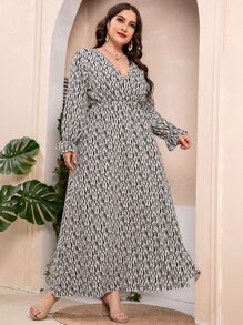 Mulvari 大碼滿版印花荷葉袖超長A字洋裝 - 黑與白 - 查看 1