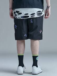 Men Reflective Butterfly Print Slant Pocket Shorts - Black - View 2