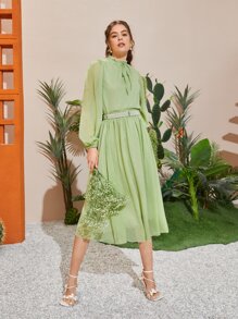 Mulvari 木耳邊領前打結燈籠袖金屬亮絲上衣和裙子套裝不附腰帶 - 青檸色 - 查看 1