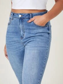 SHEIN Essnce 大碼高腰緊身牛仔褲 - 淺色水洗藍 - 查看 5