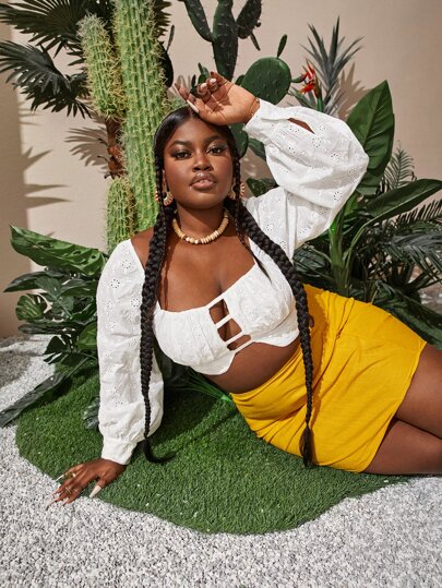 Top corto de cuello cuadrado fruncido trasero con abertura schiffy