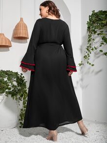 Mulvari Đầm Plus Size Thắt lưng Nghề thêu POM Pom phân lớp Hoa Khiêm tốn - màu đen - Xem 2