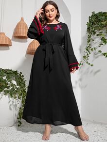 Mulvari Đầm Plus Size Thắt lưng Nghề thêu POM Pom phân lớp Hoa Khiêm tốn - màu đen - Xem 3
