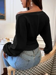 SHEIN Privé Camiseta de cuello cruzado de manga murciélago con cinturón - Negro - Ver 2