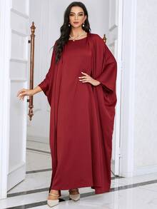 Al Najma Manteau à manches chauves-souris à l'avant ouvert et robe avec ceinture de couleur rouge bourgogne - Rouge foncé - Voir 4