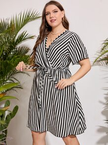 Vestido de rayas verticales con nudo delantero - Blanco y Negro - Ver 3