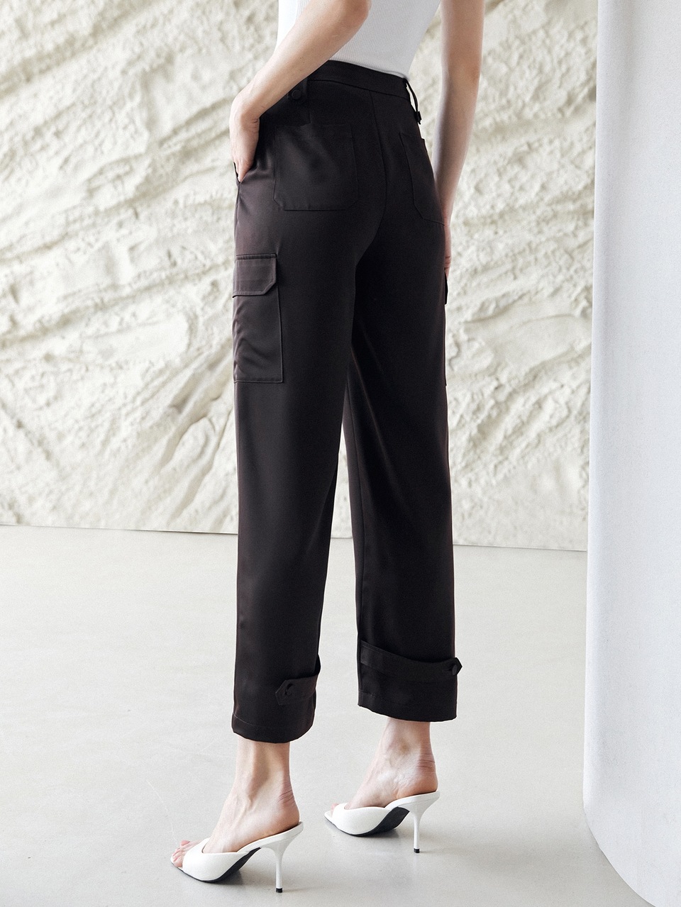 MOTF STRAIGHT FIT CROPPED PANTS