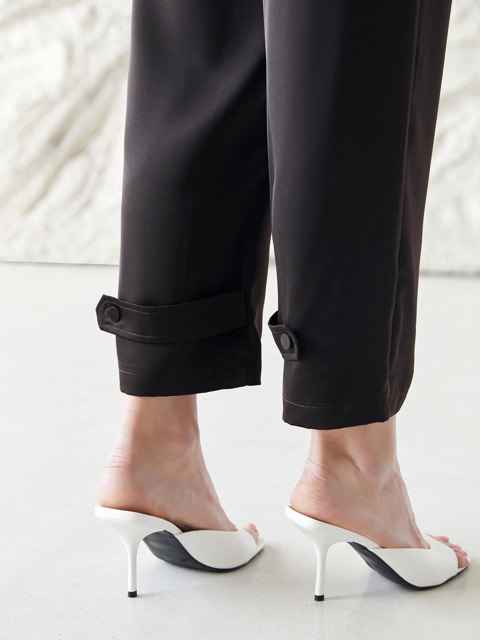 MOTF STRAIGHT FIT CROPPED PANTS