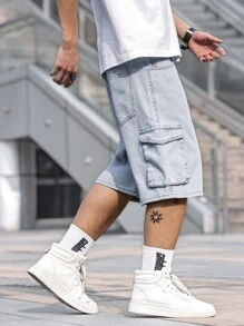 Manfinity 男士側翻蓋口袋百慕大牛仔短褲 - 淺色水洗藍 - 查看 8