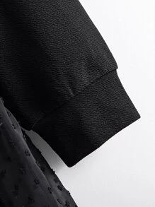 Áo nỉ dáng rộng phối lưới chấm bi Thụy Sĩ tương phản, vai rớt, có dây rút - màu đen - Xem 4