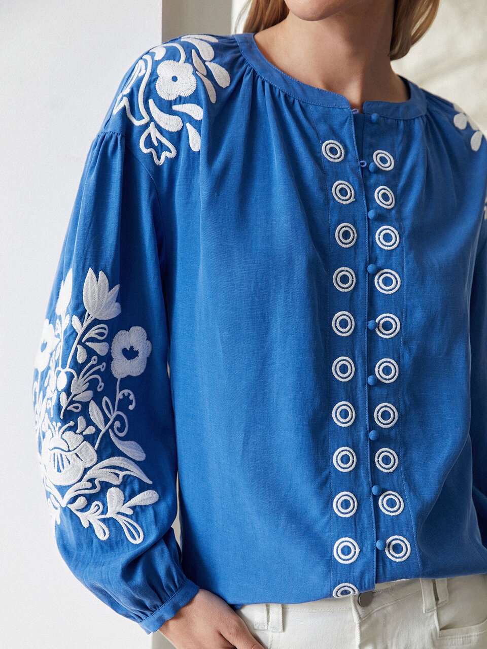 LINEN EMBROIDERY BALLOON SLEEVE BLOUSE
