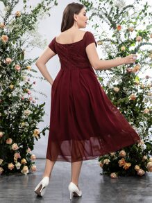 SHEIN Belle 大碼珍珠蕾絲拼接缺口領褶皺下擺雪紡伴娘連衣裙 - 酒紅色 - 查看 2