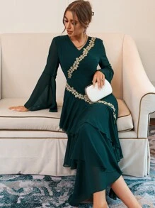 Modelyn 提花蕾絲貼花喇叭袖多層下擺洋裝 - 墨綠色 - 查看 5