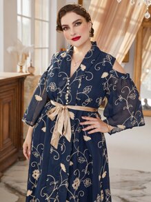 Al Najma Vestido con bordado floral de hombros descubiertos bajo con abertura - Azul Marino - Ver 5