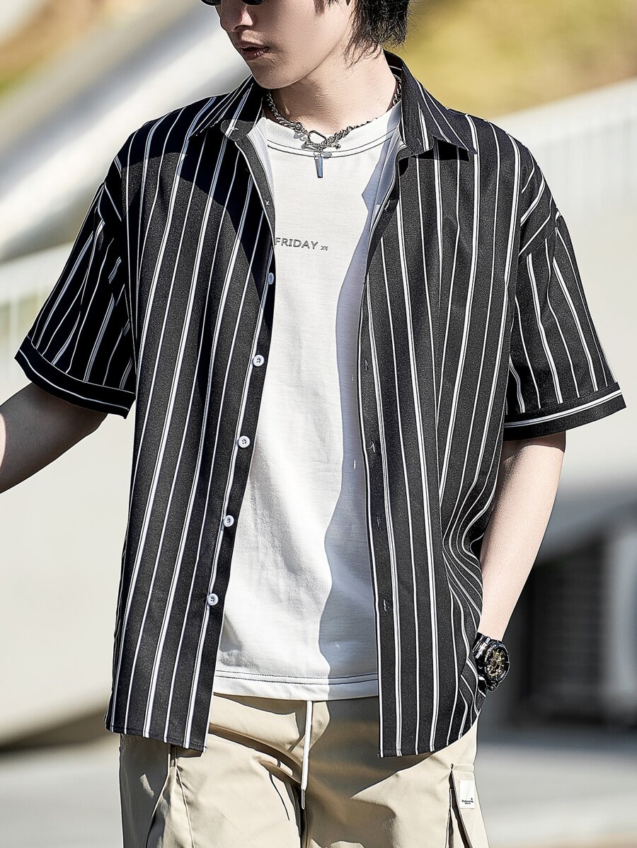 Manfinity 男士豎條紋落肩袖前排扣襯衫 - 黑色 - 查看 1