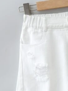 Shorts de mezclilla anchos y cómodos con cintura elástica suelta de estilo callejero retro y casual para niñas preadolescentes, desgastados con borde deshilachado. Un elemento de moda Simple que es imprescindible durante todo el año. - Blanco - Ver 4