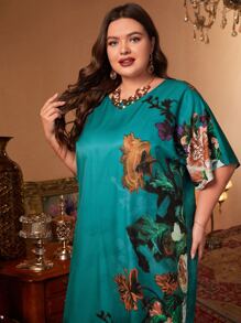 Mulvari Plus Batwing Sleeve Floral Dress