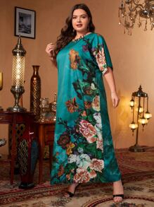 Mulvari Plus Batwing Sleeve Floral Dress