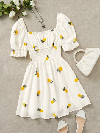 فستان مكرنش بياقة مربعة وطباعة أناناس